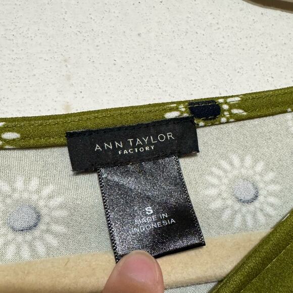 Ann Taylor Lime Avocado Green Daisy Floral Print Top Blouse‎ Women’s Size Small - Picture 3 of 4